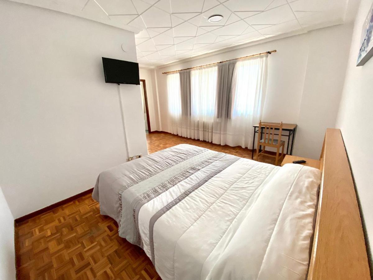 Garden Lodge Hostal Evencio Рибадавия Екстериор снимка