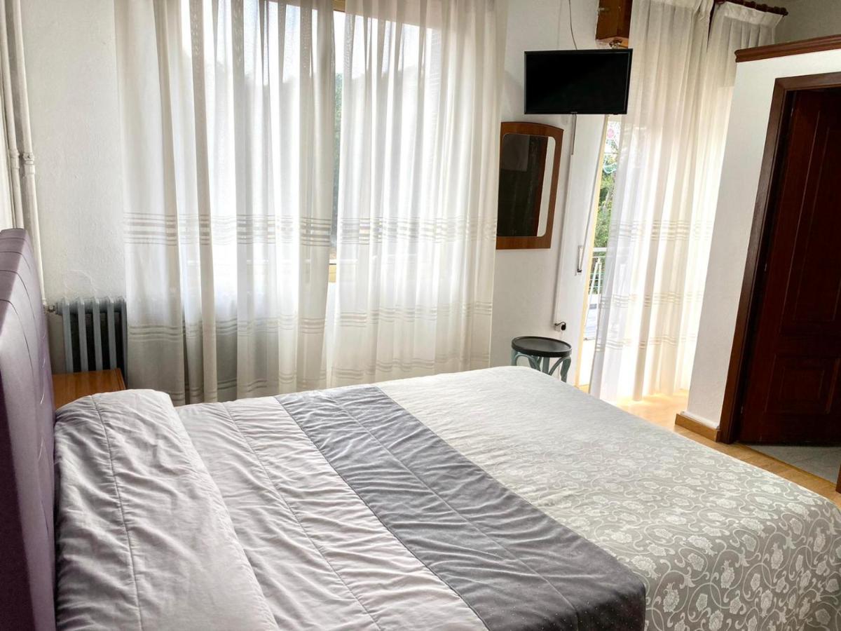 Garden Lodge Hostal Evencio Рибадавия Екстериор снимка
