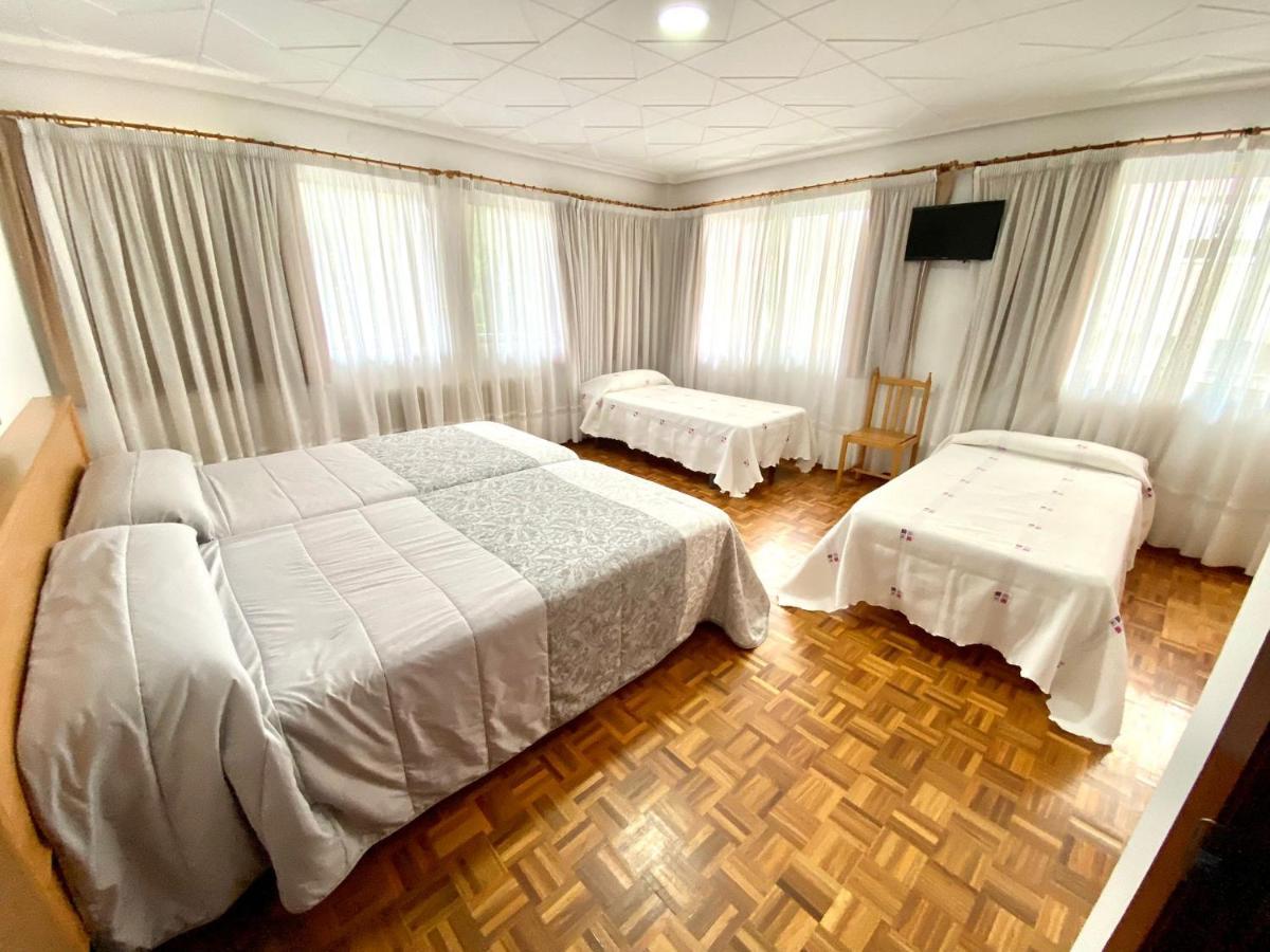 Garden Lodge Hostal Evencio Рибадавия Екстериор снимка