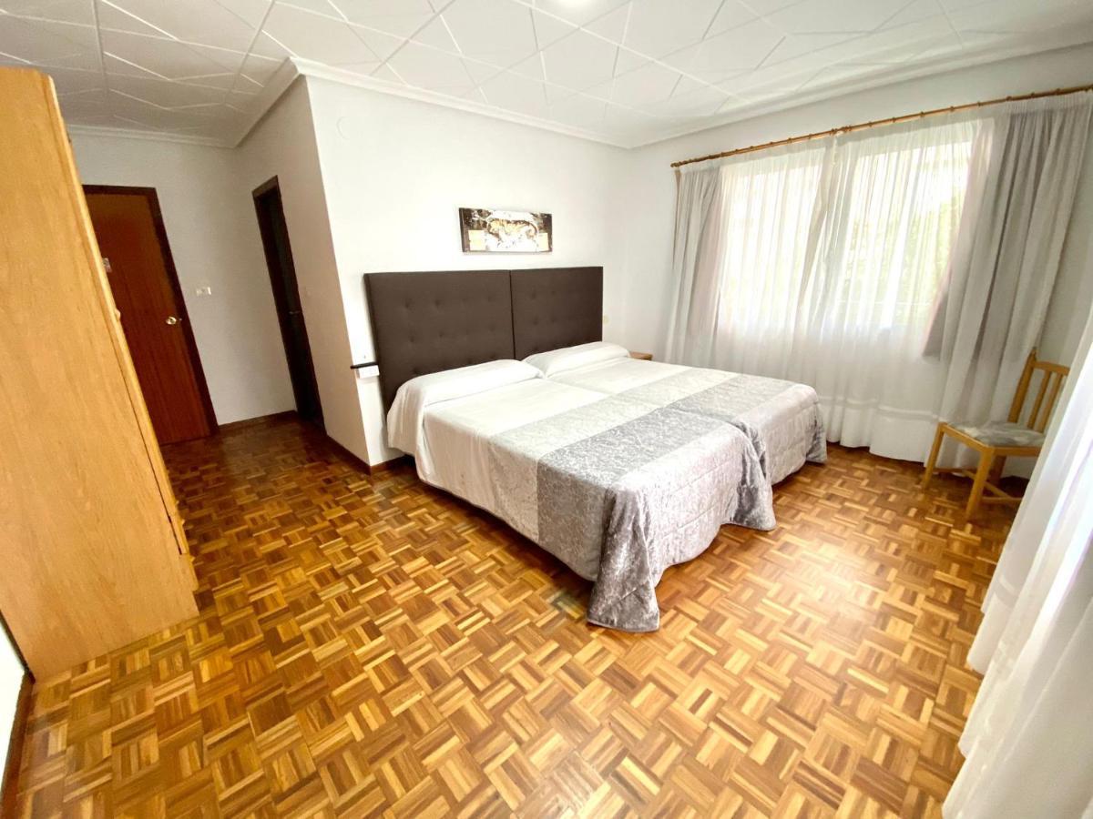 Garden Lodge Hostal Evencio Рибадавия Екстериор снимка