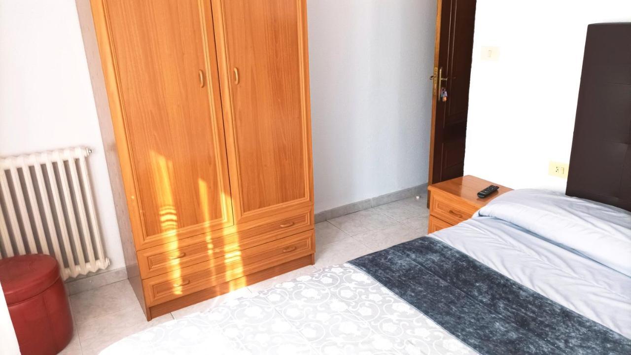 Garden Lodge Hostal Evencio Рибадавия Екстериор снимка