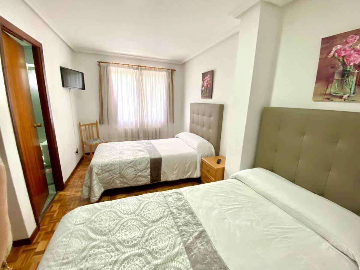 Garden Lodge Hostal Evencio Рибадавия Екстериор снимка